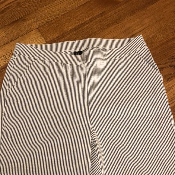 Seersucker Capri Pants - Picture 2 of 4